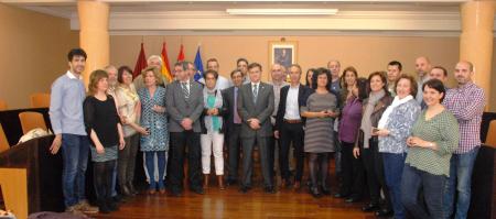 Imagen La Diputación distingue la labor de 42 trabajadores por sus años de servicio en la Institución